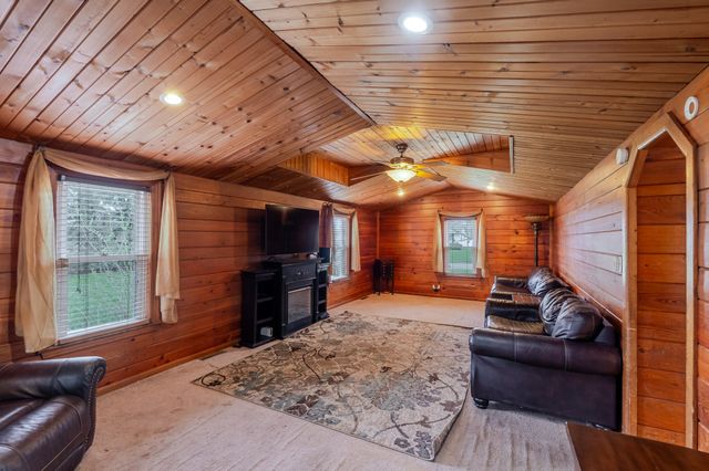 2402 Linda Road, Valparaiso, IN 46383