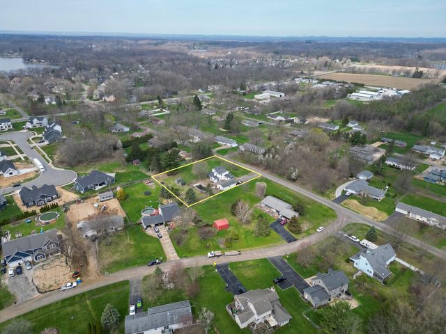 2402 Linda Road, Valparaiso, IN 46383
