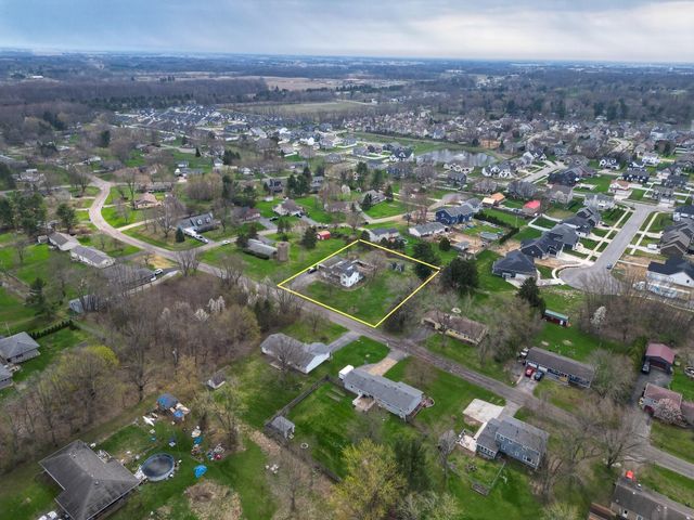 2402 Linda Road, Valparaiso, IN 46383