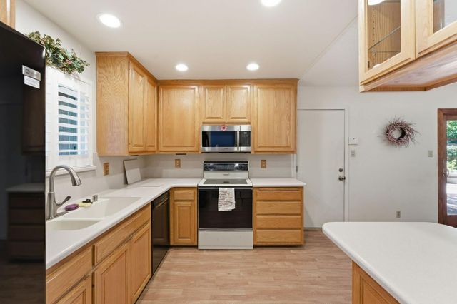 10404 River Wood Way, Rancho Cordova, CA 95670