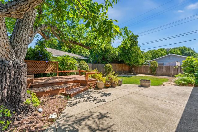 10404 River Wood Way, Rancho Cordova, CA 95670