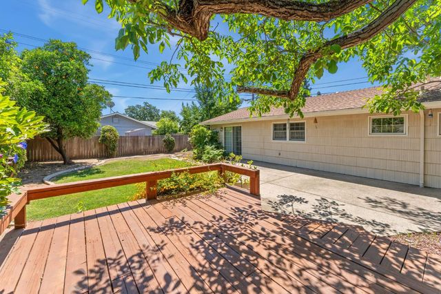 10404 River Wood Way, Rancho Cordova, CA 95670