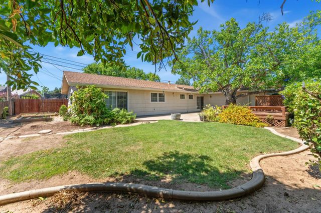 10404 River Wood Way, Rancho Cordova, CA 95670