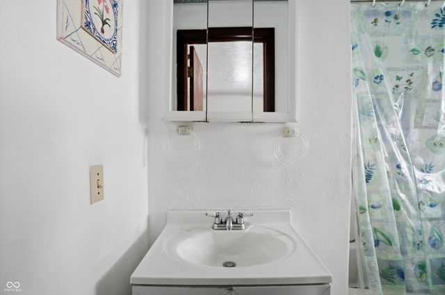 6032 Grandview Drive, Indianapolis, IN 46228