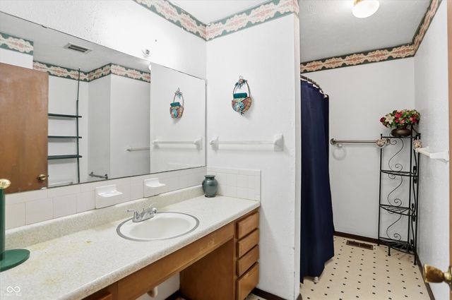 6032 Grandview Drive, Indianapolis, IN 46228