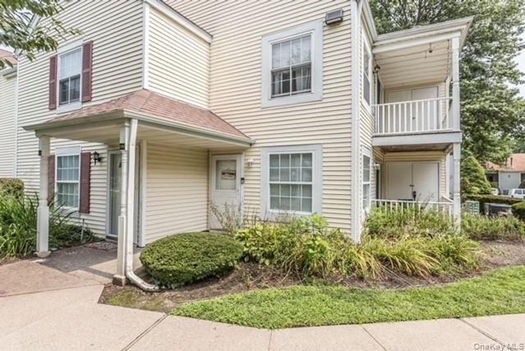 282 Fairview Circle, Middle Island, NY 11953