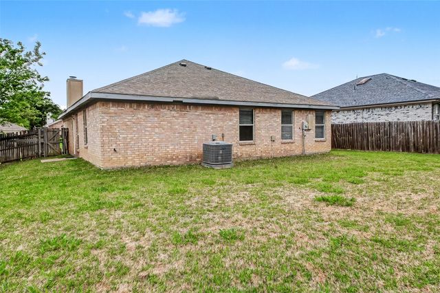 945 Tennessee Trail, Arlington, TX 76017