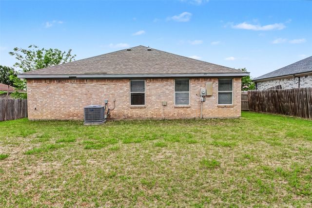 945 Tennessee Trail, Arlington, TX 76017