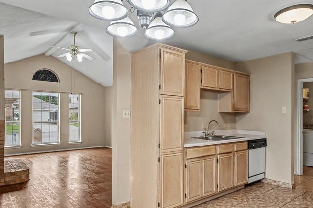 945 Tennessee Trail, Arlington, TX 76017