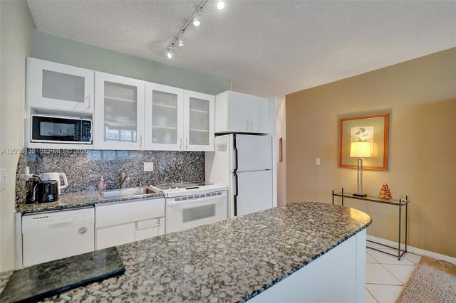 1936 S Ocean Dr 4C, Hallandale Beach, FL 33009
