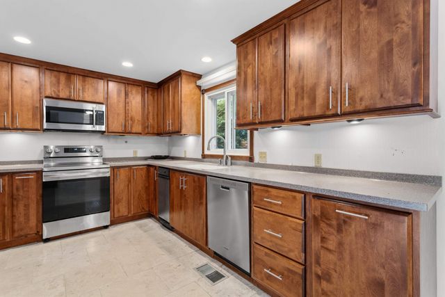 20 Pond Drive, Manchester, NH 03103