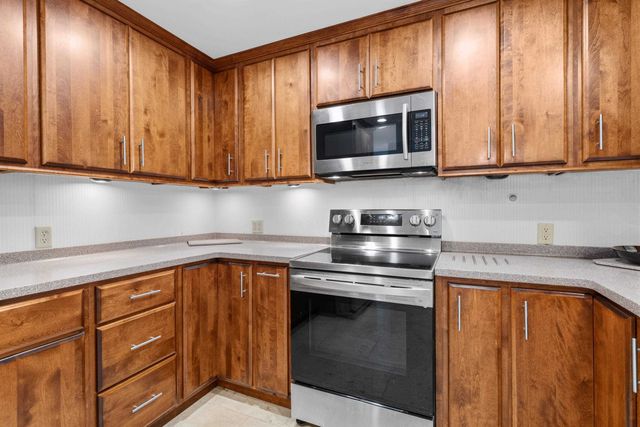 20 Pond Drive, Manchester, NH 03103