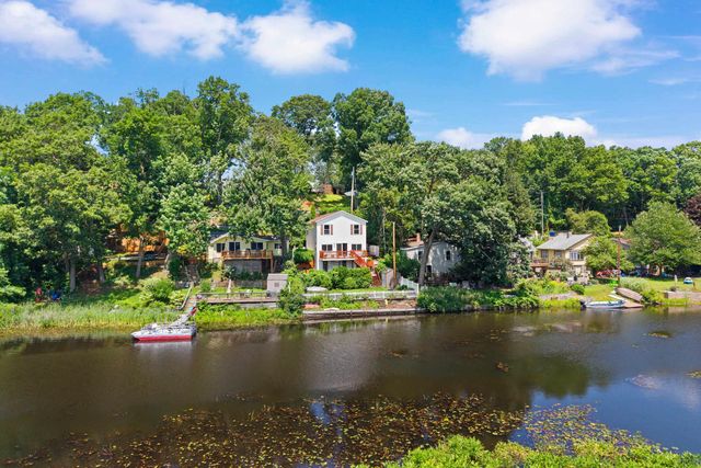 20 Pond Drive, Manchester, NH 03103