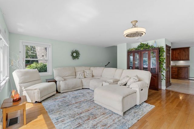 20 Pond Drive, Manchester, NH 03103