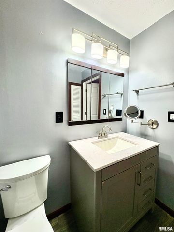 865 Superior Avenue, Jacksonville, IL 62650