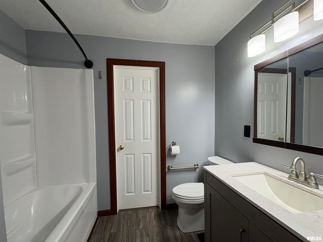 865 Superior Avenue, Jacksonville, IL 62650