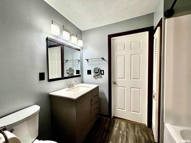 865 Superior Avenue, Jacksonville, IL 62650