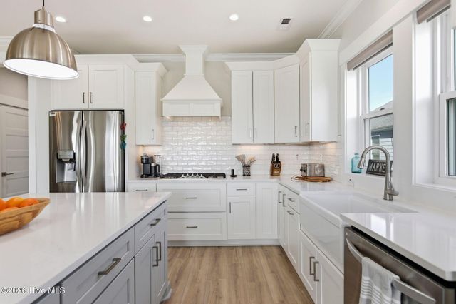 9059 W 9th Street, Surf City, NC 28445