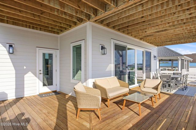 9059 W 9th Street, Surf City, NC 28445