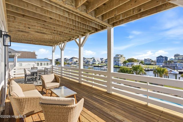 9059 W 9th Street, Surf City, NC 28445