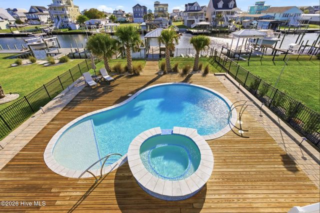 9059 W 9th Street, Surf City, NC 28445