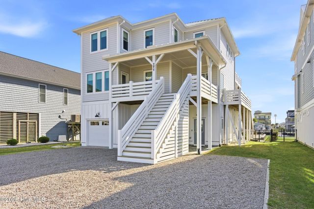 9059 W 9th Street, Surf City, NC 28445