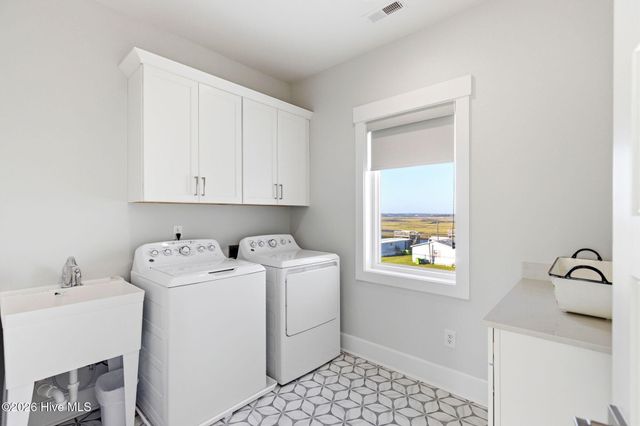 9059 W 9th Street, Surf City, NC 28445