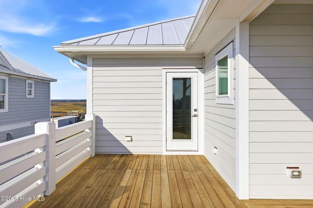 9059 W 9th Street, Surf City, NC 28445