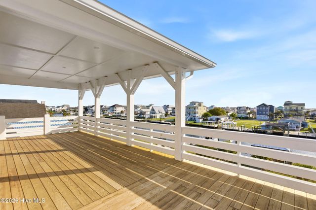 9059 W 9th Street, Surf City, NC 28445