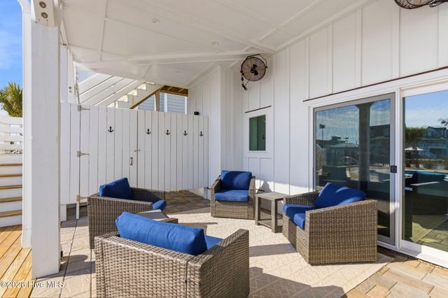 9059 W 9th Street, Surf City, NC 28445
