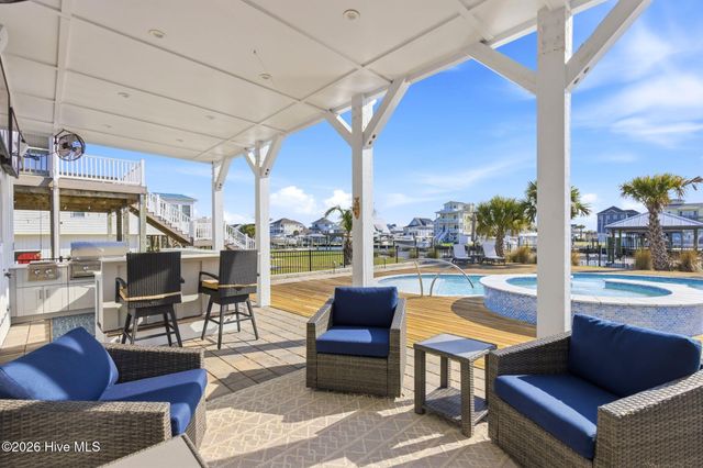 9059 W 9th Street, Surf City, NC 28445