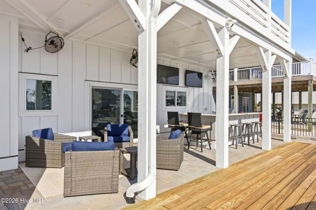 9059 W 9th Street, Surf City, NC 28445