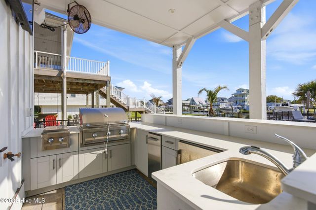9059 W 9th Street, Surf City, NC 28445
