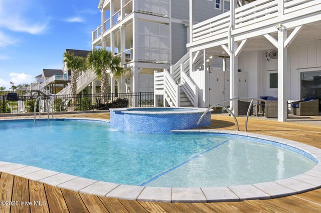 9059 W 9th Street, Surf City, NC 28445