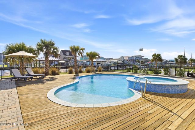 9059 W 9th Street, Surf City, NC 28445