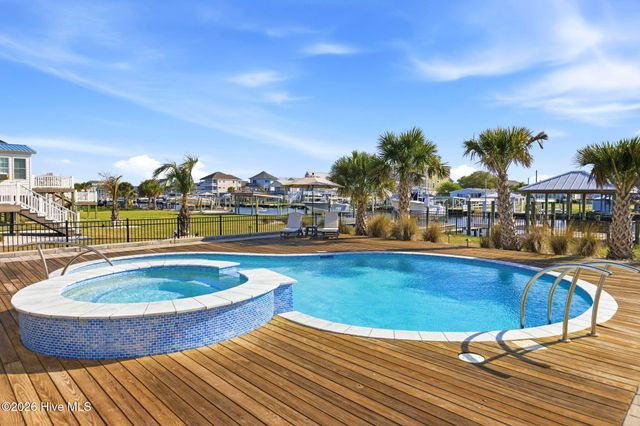 9059 W 9th Street, Surf City, NC 28445