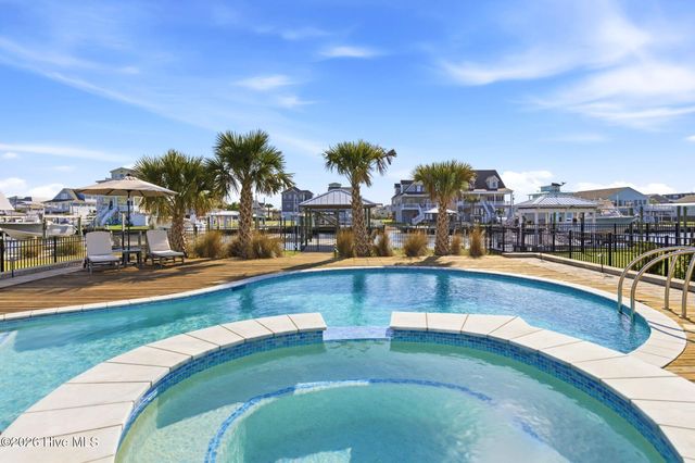 9059 W 9th Street, Surf City, NC 28445