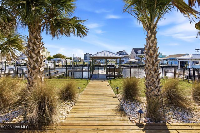 9059 W 9th Street, Surf City, NC 28445