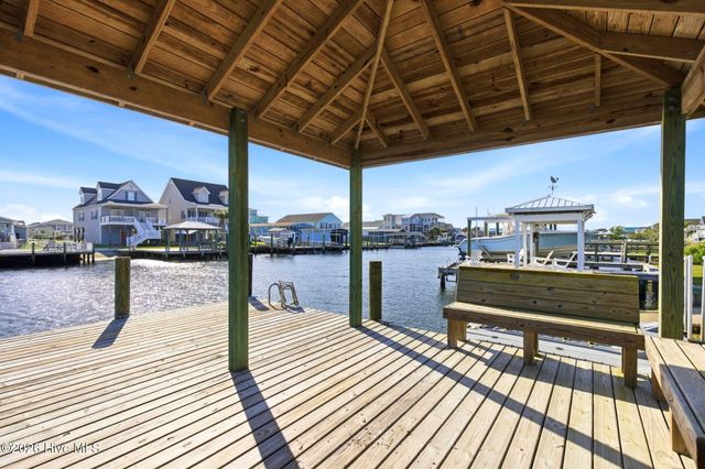 9059 W 9th Street, Surf City, NC 28445