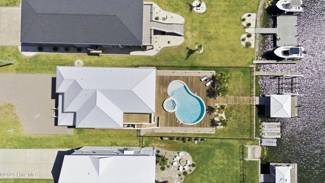 9059 W 9th Street, Surf City, NC 28445