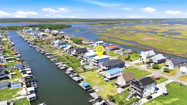 9059 W 9th Street, Surf City, NC 28445