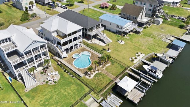 9059 W 9th Street, Surf City, NC 28445