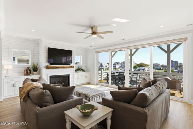 9059 W 9th Street, Surf City, NC 28445