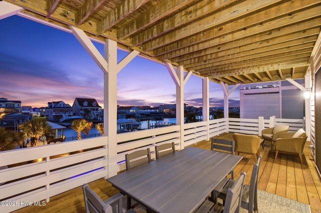 9059 W 9th Street, Surf City, NC 28445
