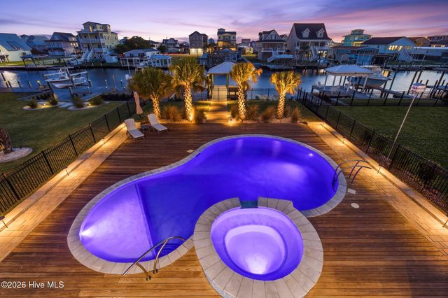 9059 W 9th Street, Surf City, NC 28445