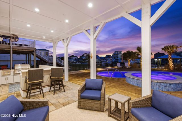 9059 W 9th Street, Surf City, NC 28445