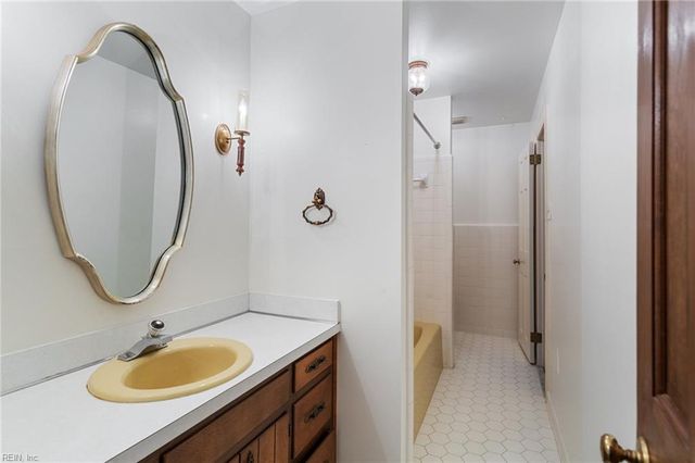 54 Settlers RD, Newport News, VA 23606