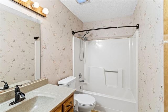 715 Lark Street, Raymore, MO 64083