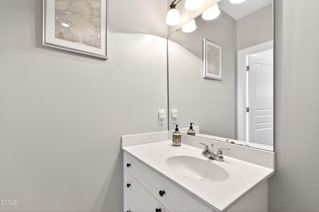 3920 Essex Garden Lane 304, Raleigh, NC 27612