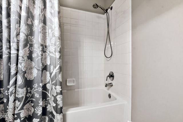 3920 Essex Garden Lane 304, Raleigh, NC 27612
